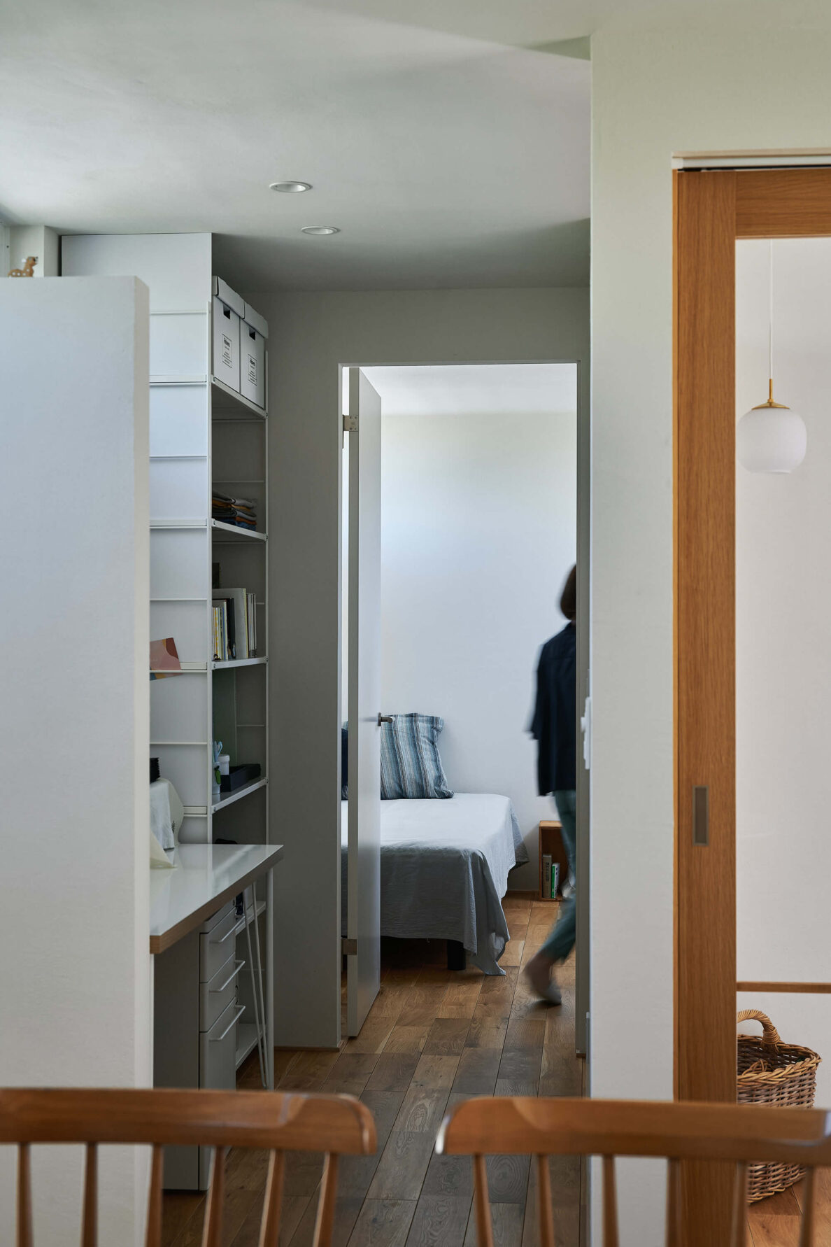 スチール階段と吹抜けとモルタルテラス/半田市 | 二十二世紀の家|ECOHAUS(エコハウス)|木の断熱材エコボード