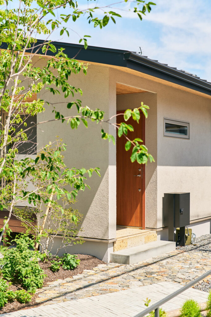 庭を取り込む平屋暮らし/豊田市 | 二十二世紀の家|ECOHAUS(エコハウス)|木の断熱材エコボード