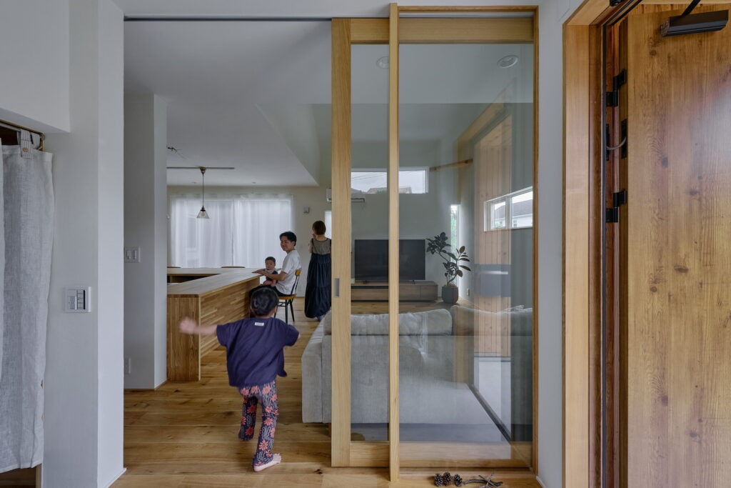 カウンターキッチンのある住まい/東浦町 | 二十二世紀の家|ECOHAUS(エコハウス)|木の断熱材エコボード